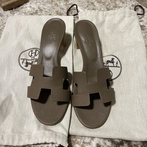 Hermes Etoupe Oasis Epsom calfskin Sandal